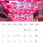 Kalender für Januar 2027. Oben pinke Regenschirme, die den Himmel bedecken; unten sind Wochentage und Daten aufgelistet.