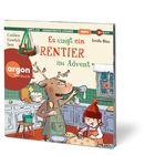 "Es singt ein Rentier im Advent" steht im Vordergrund, Illustration: Ein Rentier backt mit einem Kind in der Küche.