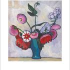 "Januar / January. Bunte Blumen in einer blauen Vase, kräftige Farben und expressiver Stil, wie in einem Gemälde."