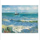 Vincent. Malerei von einem Segelboot auf bewegtem Meer. Lebhafte Wellen in Blau- und Grüntönen unter wolkigem Himmel.