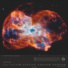 Januar. Ein Zitat über zukünftige Errungenschaften mit KI. Farbig leuchtender Nebel im Weltraum, orange und blau.