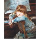 Francisco Tárrega, 1852–1909. Mädchen in Blau vor einem Klavier. Das Gemälde zeigt ein Kind in einem blauen Kleid am Klavier.