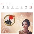 Oktoberkalender mit einer Illustration: eine Frau und ein Bild der Basilius-Kathedrale mit rotem Klecks im Goldrahmen.