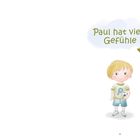 Schriftzug: "Paul hat viele Gefühle." Daneben ein Junge mit blonden Haaren, T-Shirt, kurzen Hosen und Ball, Illustration.