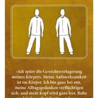 Pendeln. Zwei schematische Figuren in Bewegung. Text über Körperbewusstsein und Ruhe. Hintergrund goldfarben.