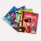 Bücher mit den Titeln "Vaiana 2", "Zootopia". Farbige Illustrationen von Charakteren.