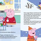 Links schreiben Peppa und Schorsch Weihnachtsbriefe mit Mama in der Küche. Rechts rodeln sie und senden die Briefe ab.