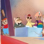 Text: “Während die Rettungshilfsvereinigung ihr Begrüßungslied sang, betrat Miss Bianca den Raum. Sie kam aus Ungarn ..."

Illustration von Mäusen in unterschiedlicher Kleidung bei einer Konferenz.