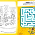 Links drei Heldenfiguren vor Bildschirmen, rechts ein Labyrinth mit Ghost-Spider oben und Doc Ock Figur unten.