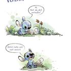 "VERIRRT. Hi. Hast du dich verlaufen? Stitch hatte sich auch verirrt." Illustration zeigt eine blaue Kreatur mit einem Küken.