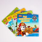 Zu sehen sind Kinderbücher von "Paw Patrol", ein Stapel darunter hat Titel wie "Der Satellitenabsturz".