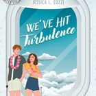 Text: "WE'VE HIT Turbulence" und "Jessica L. Cozzi". Illustration: Ein Paar mit Koffern vor einem Flugzeugfenster. Wolken im Hintergrund.