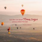 "Lass dich von einem Traum tragen und du erlebst Wunder! Yvonne Mölleken." Zehn bunte Heißluftballons über einer Landschaft.