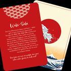 Zwei Karten: Eine rote mit Text über "Wabi-Sabi". Die andere zeigt eine Illustration von Wellen vor einer roten Sonne.