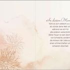 "In diesem Moment" - Text über Trauer und Liebe auf zartem, beige-rosafarbenem Hintergrund mit Blumenillustrationen.