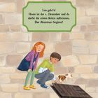 „Los geht's! Heute ist der 1. Dezember..." Zwei Kinder und ein Hund öffnen eine Bodenklappe. Illustration auf Steinboden.