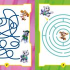 Links ein chaotisches Linienlabyrinth mit Hunden, rechts ein Kreislabyrinth mit einem Hund im Zentrum.
