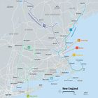 Karte von New England mit markierten Städten: Boston, Cambridge, Providence. Enthält nummerierte Routen und Küstenlinien.