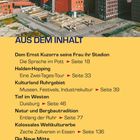 Übersicht mit Inhalten zu Ruhrgebiet-Themen, vor einem Gebäude mit einem großen "U" auf dem Dach in einer städtischen Umgebung.