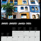 JANUAR · JANUARY · JANVIER · ENERO. Eine farbenfrohe, unregelmäßige Hausfassade mit Bäumen. Darunter ein Kalender.