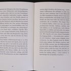 Seitenzahl 68 links und 69 rechts. Zwei Seiten eines Buches, dicht bedruckt mit Text in schwarzer Schrift auf weißem Hintergrund.