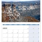 Kalenderseite Januar mit Foto von schneebedeckten Felsen und Wald in einer winterlichen Landschaft.