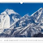 Januar. Dhaulagiri, der "Weiße Berg", 8167 m hoch. Schneebedeckte Berglandschaft unter klarem blauem Himmel.