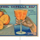 Schriftzug: "MANUEL CAPELLA ROS EXTRA SELECTED SPAIN". Illustration: Orange, Orangenscheiben, Hand hält ein Saftglas.