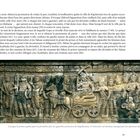Seite 81. 

Historisches Relief: Figuren und Szenerie mit Wagen und Menschen in traditioneller Kleidung.