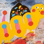 "Ploppp... Hey, huhu, yo, oiii! Wer bist du denn? und ich bin der Alleinstein." Gelbe Raupe mit rotem Kopf, fröhlich gezeichnet.