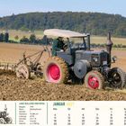 "Lanz Bulldog HR8 D9506, Baujahr: 1939, Motor: Glühkopf, 45 PS. Kalender: Januar 2027. Alter Traktor pflügt ein Feld."