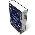 Titel: "A Tale of Flowers and Secrets". Buch mit floraler Illustration in blau und grün, filigrane Pflanzen und Blüten.