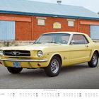 Text: „JANUAR“, „Oregon RFG 358“, „American Cabinetry“. Ein gelbes, klassisches Auto vor einem Backsteingebäude.
