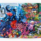 Eine bunte Illustration von Unterwasserwelt und Pinguinen in einer Eislandschaft, mit zahlreichen Meeresbewohnern.