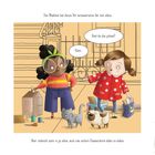 Zwei Mädchen unterhalten sich: "Hast du das gebaut?" - "Klaro." Illustrative Szene mit Tieren und Bauklötzen im Hintergrund.