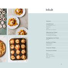 Inhalt mit Seitenzahlen und Fotos von Keksen, Dessertteller, Apfelkuchen und Muffins auf einem blauen Hintergrund.
