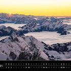„Alpen 01“ und „Blick vom Säntis (Schweiz)“. Sonnenuntergang über schneebedeckten Bergen und Wolkenmeer.