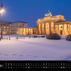 Der Text zeigt "Berlin 01". Zu sehen sind das Brandenburger Tor und der verschneite Pariser Platz bei Abenddämmerung.