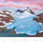 Kalenderseite mit Januar-Daten. Bild: Verschneite Berge, Gletscher, leuchtender Himmel in Rosa und Blau.