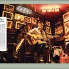 Text: "Dublins Herz der Pubkultur", "The Temple Bar". Zwei Musiker spielen Gitarre und Banjo auf einer Bühne in einem Pub.