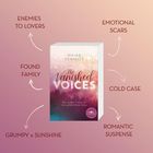 Eine Buchcover-Illustration zeigt: "The Vanished Voices", "Enemies to Lovers", "Found Family", "Grumpy x Sunshine", "Emotional Scars", "Cold Case", "Romantic Suspense".