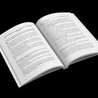 Ein geöffnetes Buch, Text: "Das Paradoxon des vollen Auftragsbuches bei knapper Liquidität". Seitenzahlen 44 und 45.