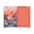 Text auf der rechten Seite; links eine Illustration mit Bergen, Blumen und einem Schmetterling in warmen Farben.