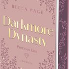 "Bella Page, Darkmore Dynasty, Precious Lies, Roman, more." Ein Buchumschlag in Rosa, verziert mit floralen Mustern.