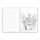 Keine Texte vorhanden. Illustration zeigt einen Frosch und ein kleines Tier mit Hut auf Fliegenpilzen sitzend, umgeben von Pflanzen.