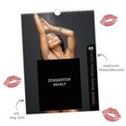 "ZENSIERTER INHALT" auf schwarzem Feld, daneben "praktische Monatsübersicht" und "mit sexy Girls". Kalenderblatt mit Frau.