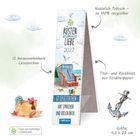 "KÜSTENLIEBE 2027", 12 Lesezeichen mit Sprüchen, viele Infos; Illustration: Strandkorb, Anker, spielende Möwen, Wolken.