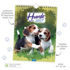 Kalender für Hundefans, Größe: 19x25 cm, Titelblatt mit Metallic-Effekt. Zwei spielende Welpen auf grünem Hintergrund.
