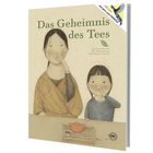 "Das Geheimnis des Tees". Illustration: Frau und Kind trinken Tee, eine Teekanne steht auf dem Tisch.