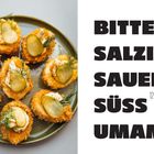 BITTER 50, SALZIG 60, SAUER 89, SÜSS 120, UMAMI 180. Links Teller mit frittierten Häppchen, Pickles und Dill.